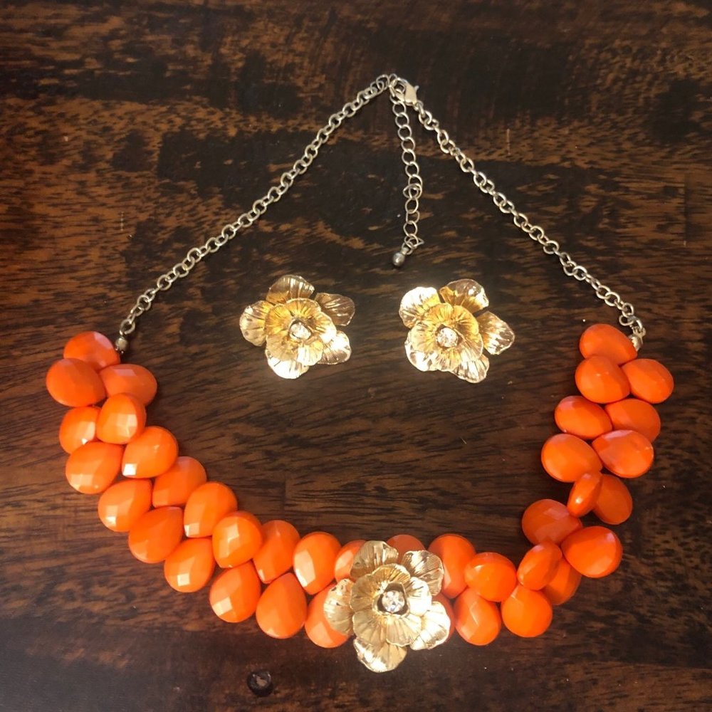 Jaclyn Smith Set of Necklace and Earrings